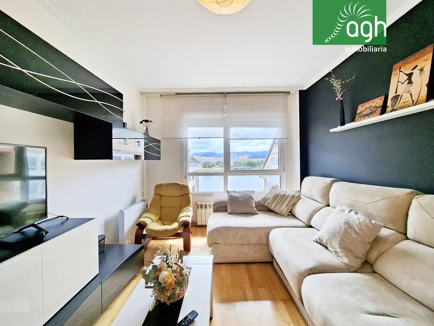 Sala de estar de Piso en venta en Cambre  con Calefacción, Parquet y Trastero