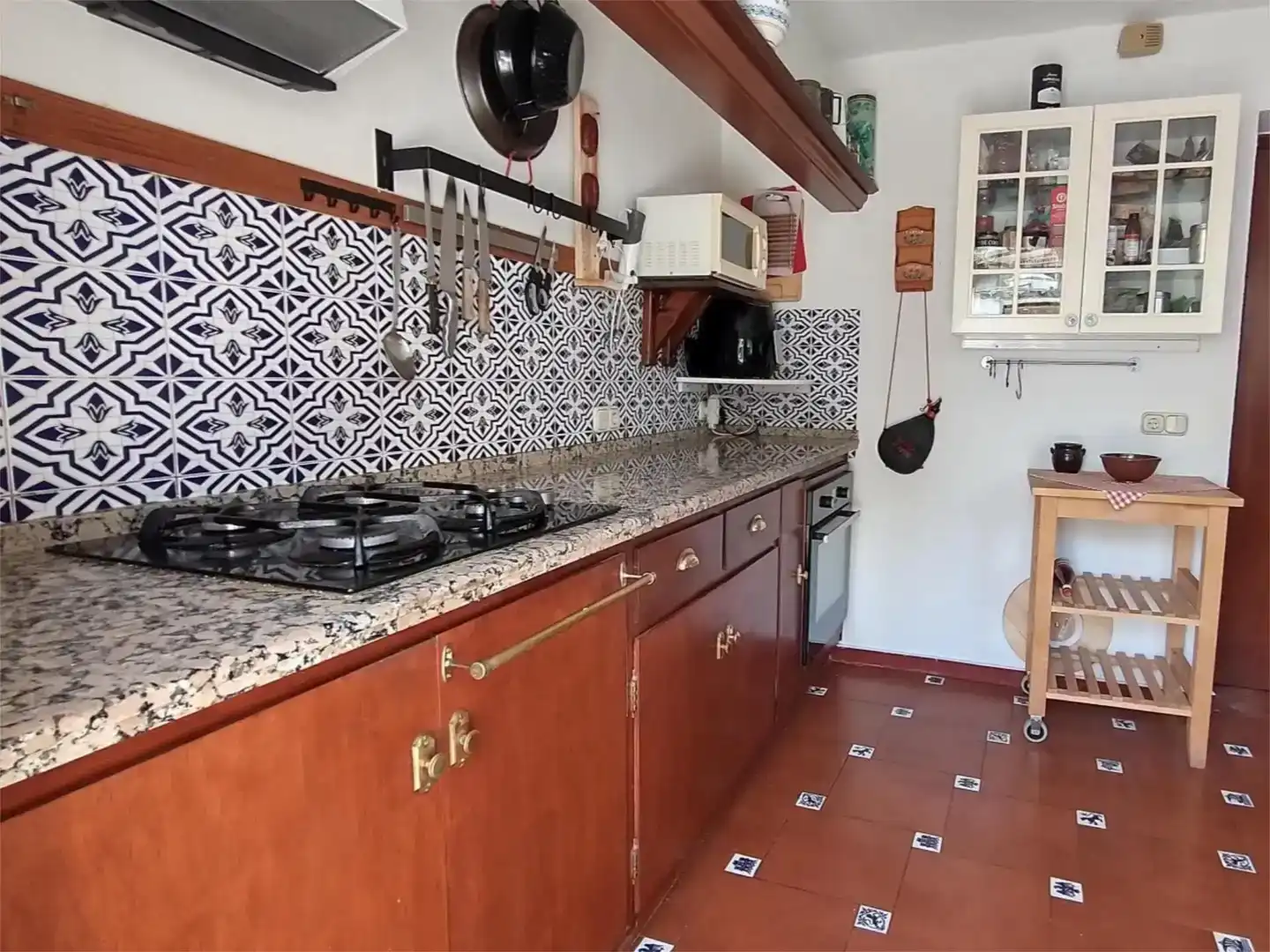 Cuina de Casa o xalet en venda en Marbella amb Aire condicionat, Piscina i Balcó
