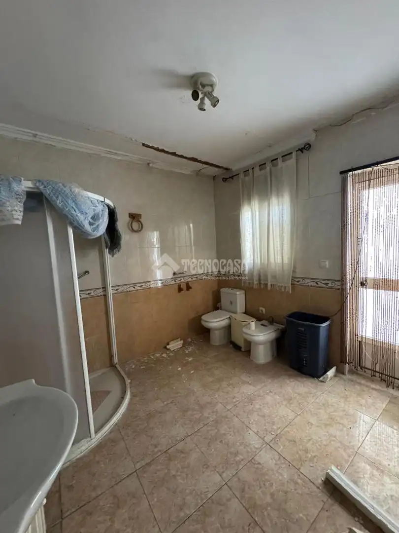 Casa aparellada amb terrassa en venda a Lupión, imagen 7