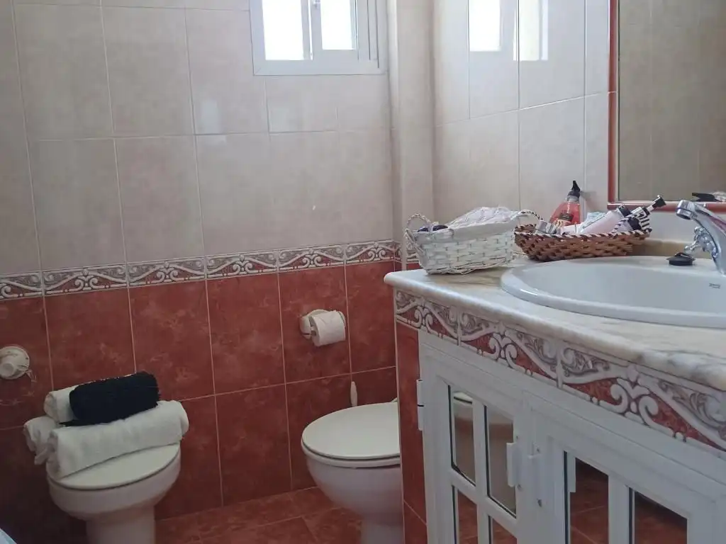 Bathroom of Flat for share in Tarifa  with Terrace, Furnished and Oven