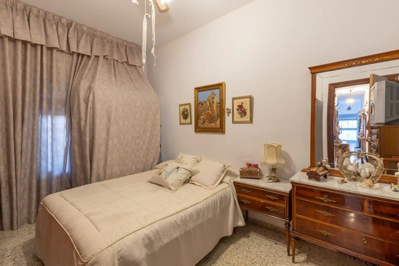 Dormitori de Casa o xalet en venda en Albolote amb Piscina