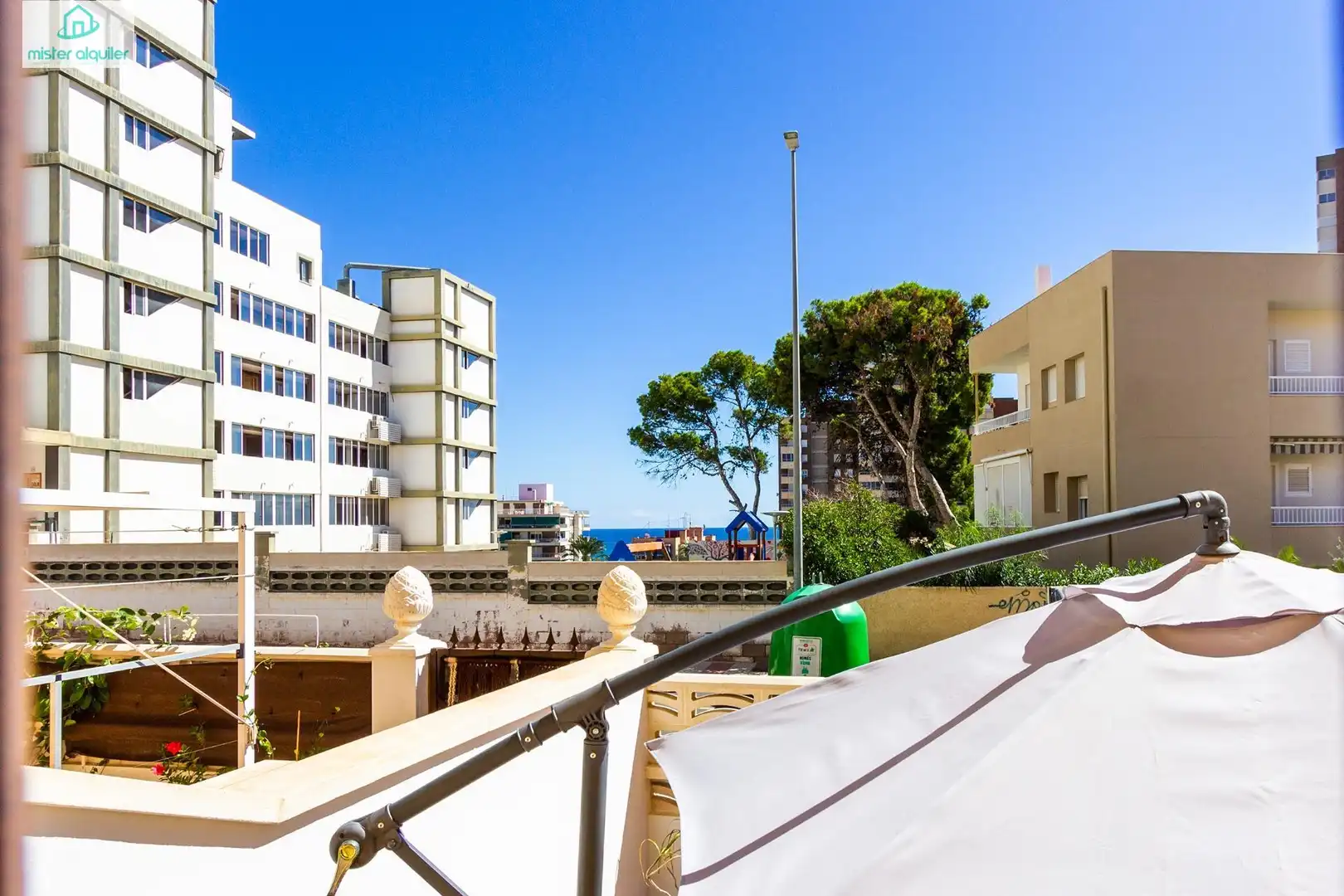 Vista exterior de Planta baja de alquiler en El Campello con Aire acondicionado, Calefacción y Jardín privado