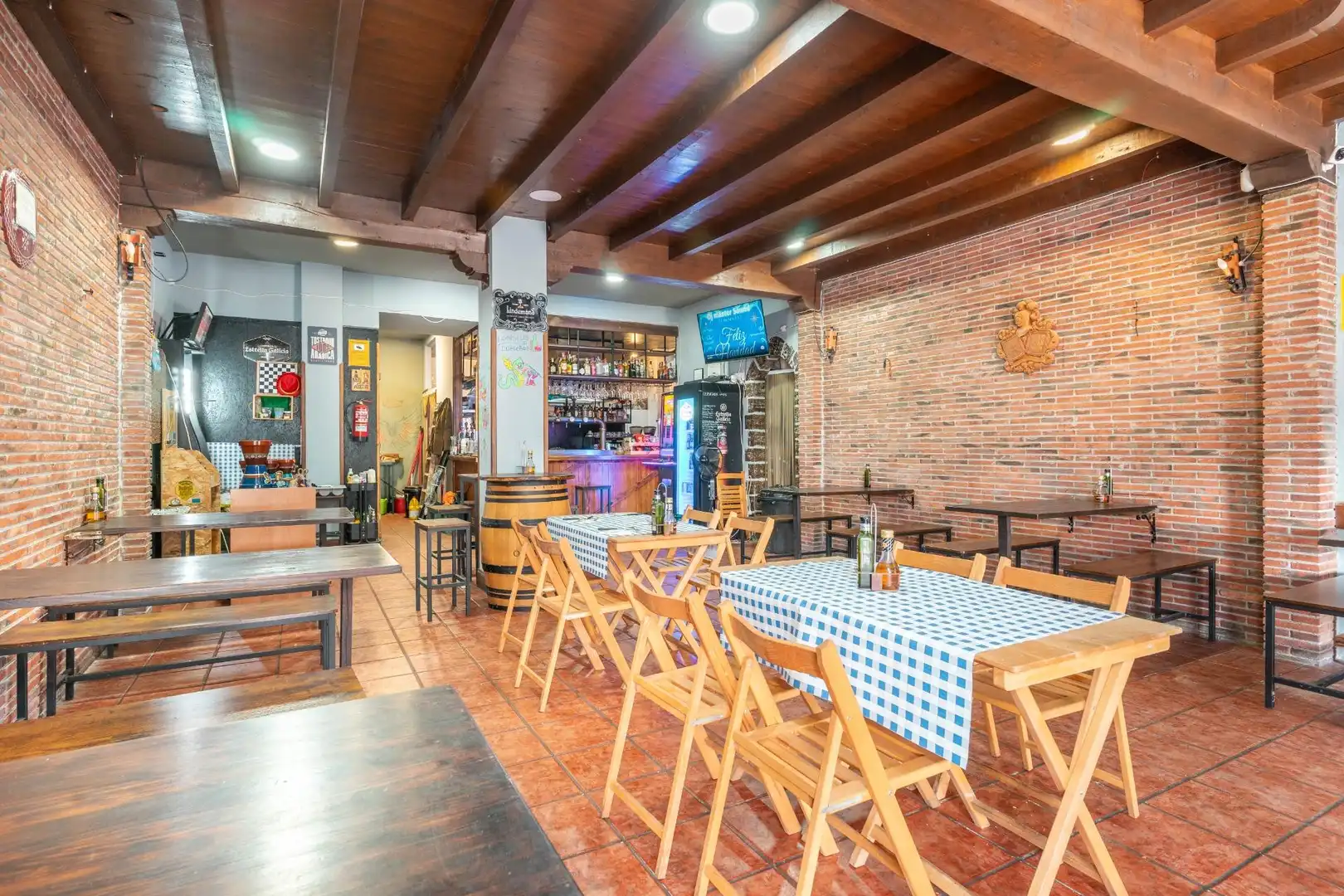 Commercial properties for rent in Parres