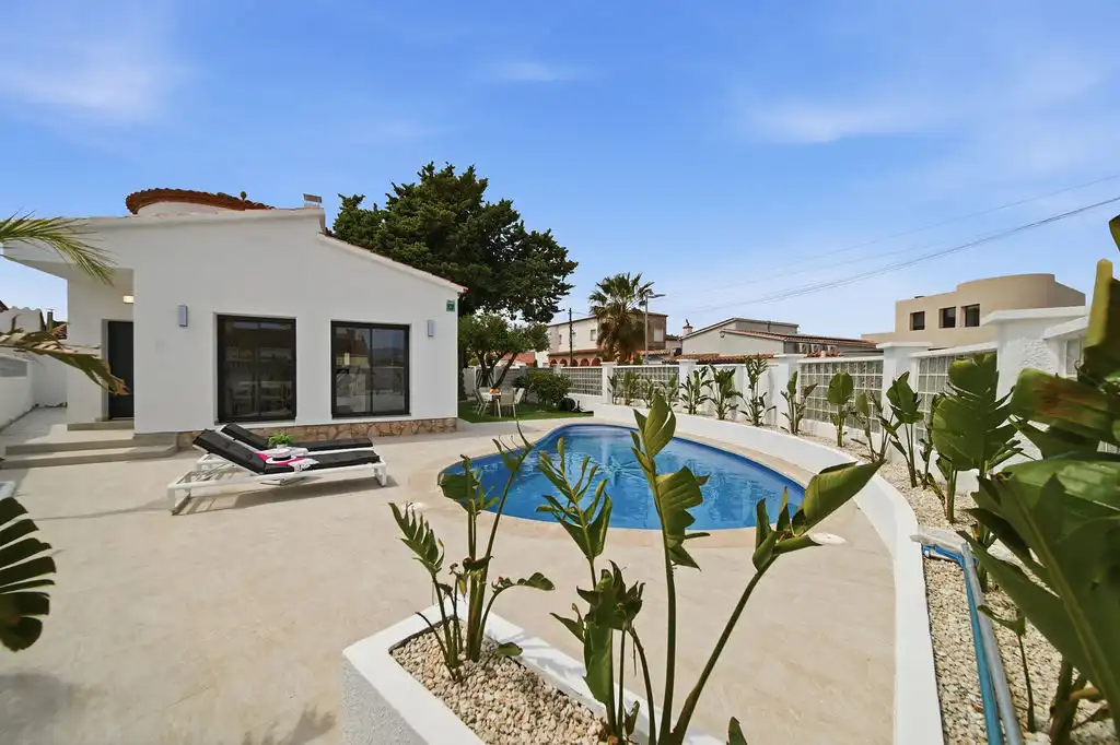 Casa con piscina en venta en Carrer Alberes, imagen 5
