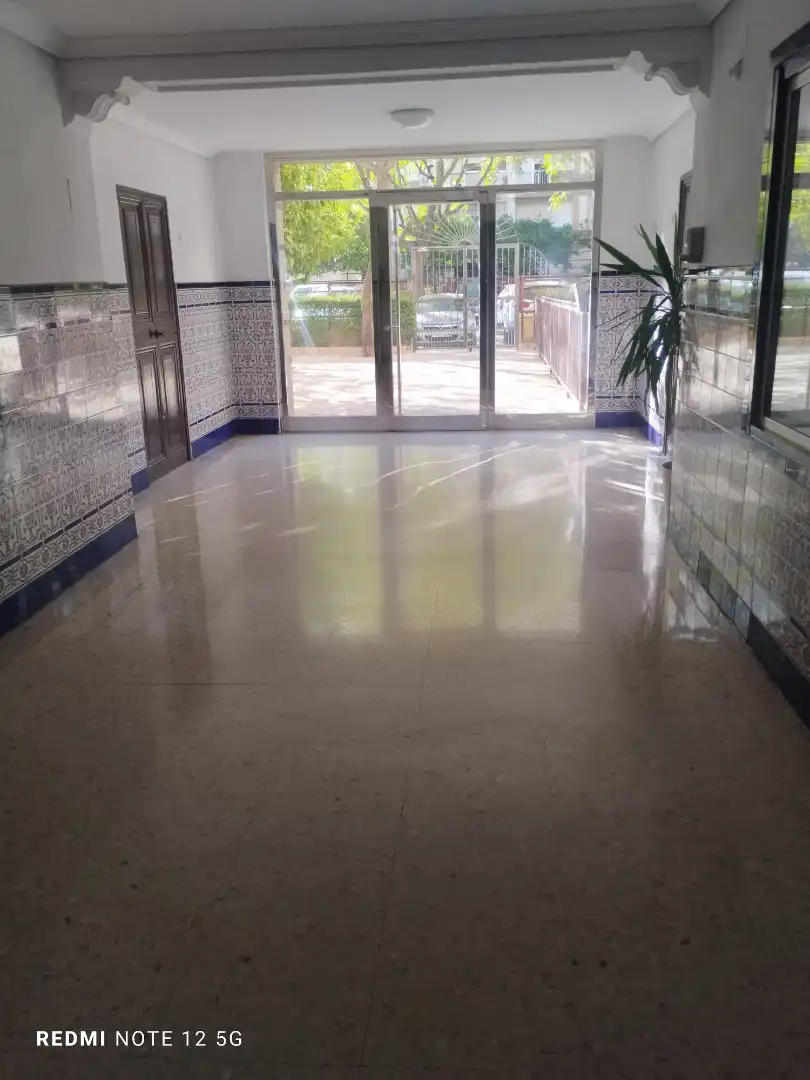 Piso en venta en Sevilla con Jardín privado, Terraza y Amueblado