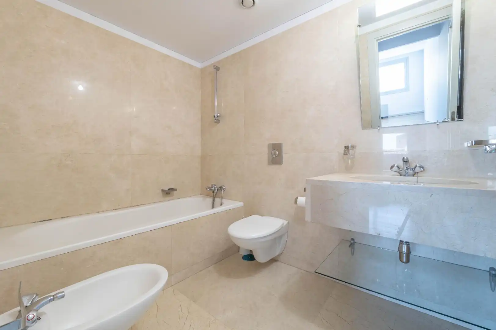 Baño de Piso en venta en Granada con Calefacción, Parquet y Alarma