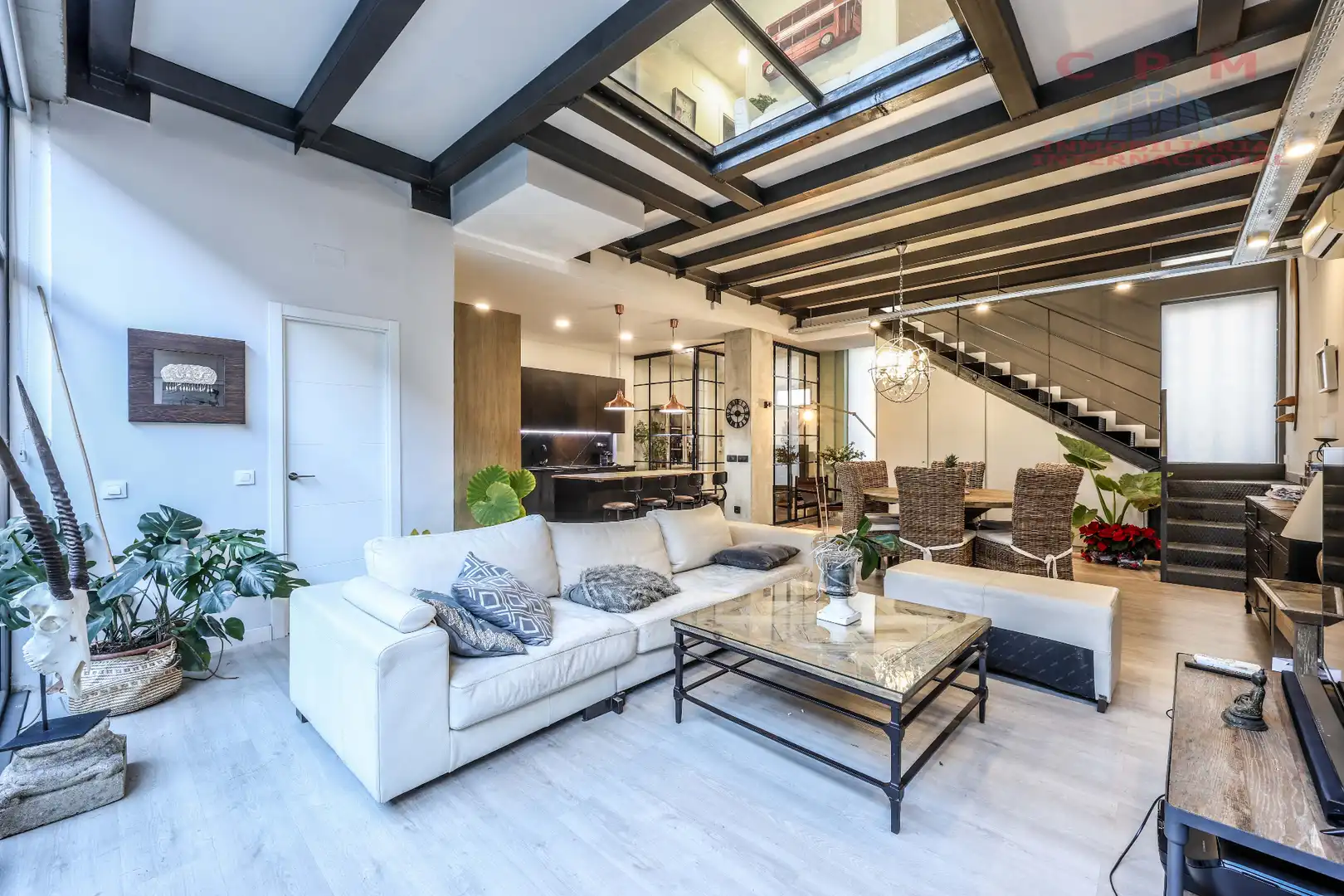 Sala de estar de Dúplex en venta en Alcobendas con Aire acondicionado, Calefacción y Parquet