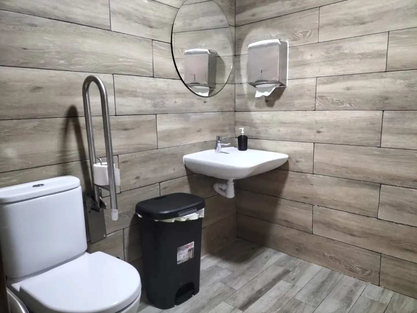Badezimmer von Geschaftsraum zur Miete in Antequera mit Klimaanlage