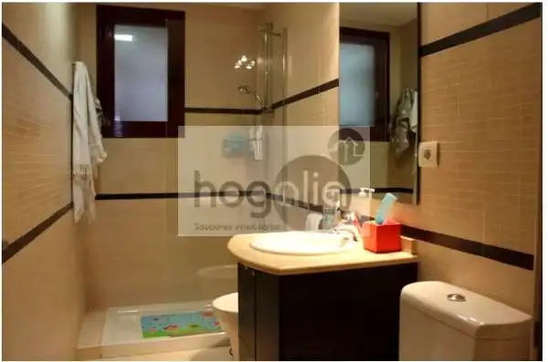 Bathroom of Flat for rent in Sevilla  with Air Conditioner, Private garden and Swimming Pool