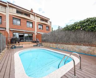 Swimming pool of Single-family semi-detached for sale in Sant Cugat del Vallès  with Air Conditioner, Terrace and Swimming Pool