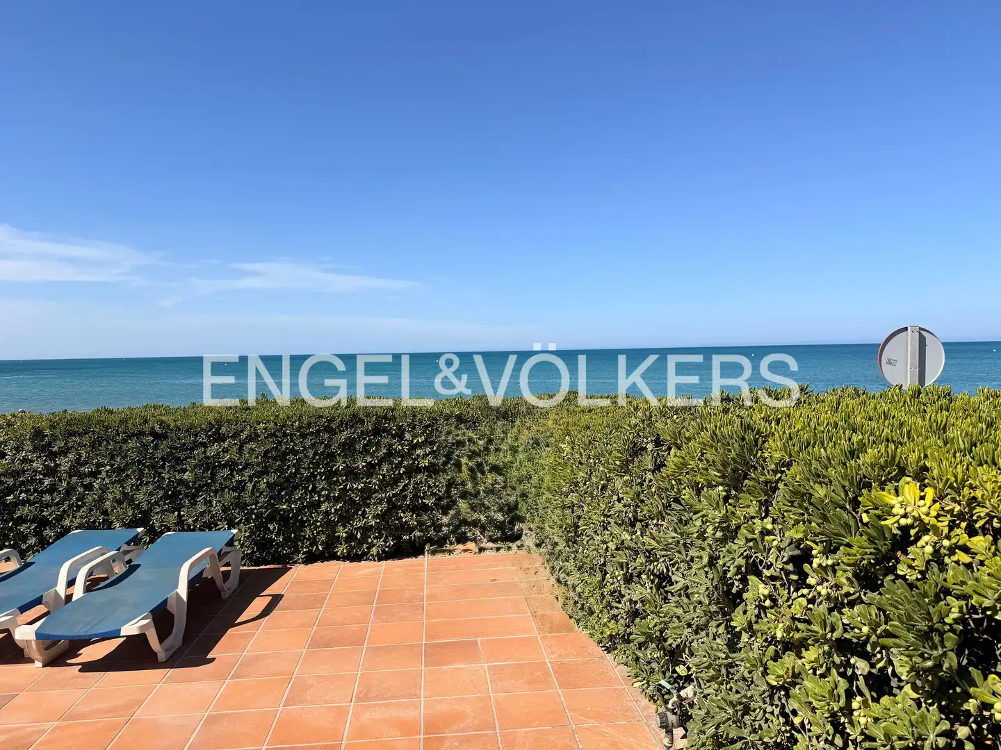 Vista exterior de Casa o xalet en venda en Els Poblets amb Aire condicionat, Calefacció i Jardí privat