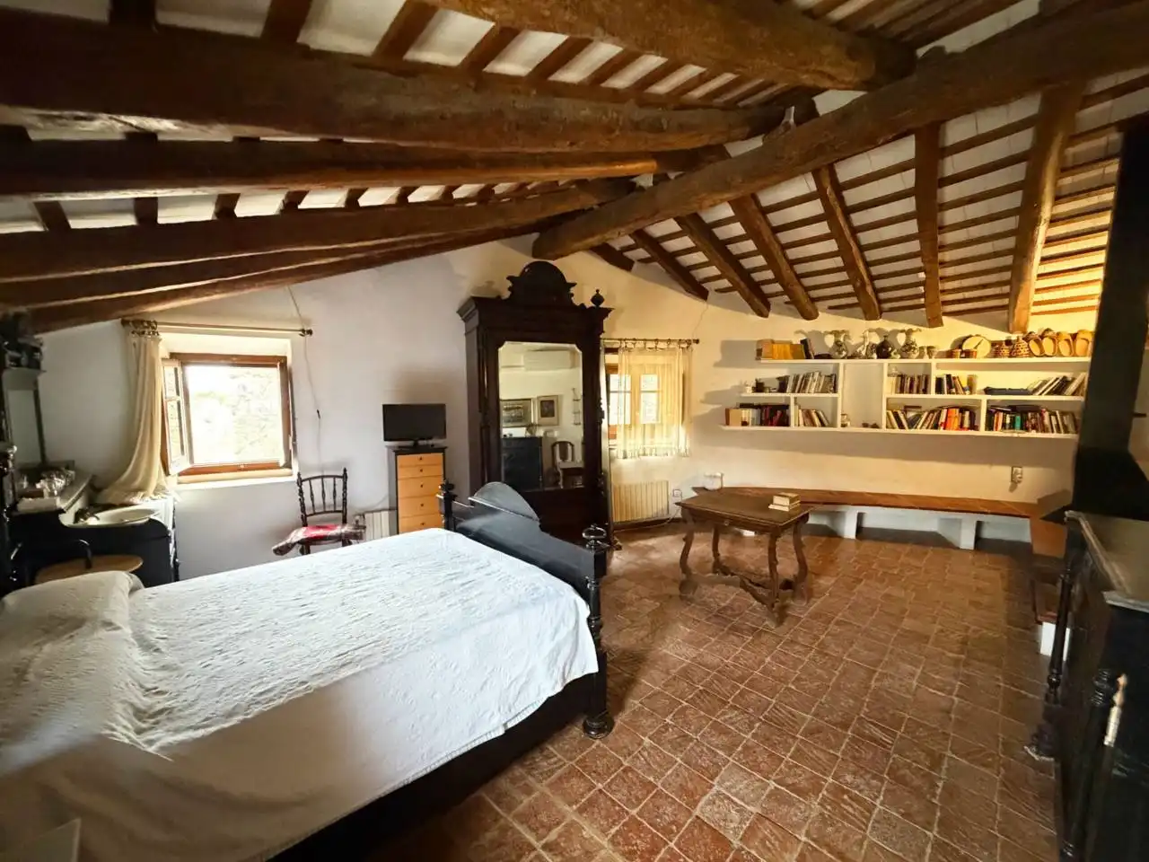 Dormitori de Finca rústica en venda en La Tallada d'Empordà amb Aire condicionat, Calefacció i Jardí privat