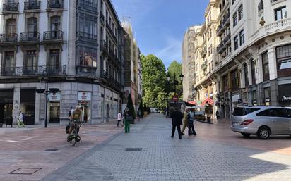 Vista exterior de Local en venda en Oviedo 