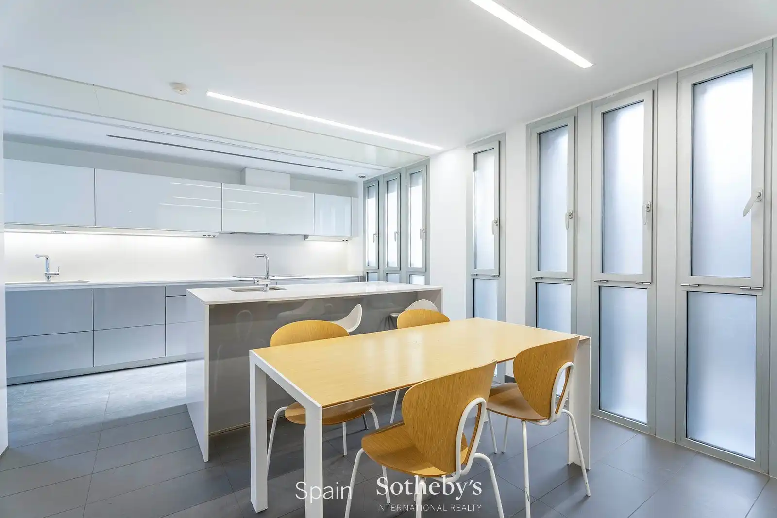 Cocina de Casa adosada en venta en Madrid con Aire acondicionado, Calefacción y Jardín privado