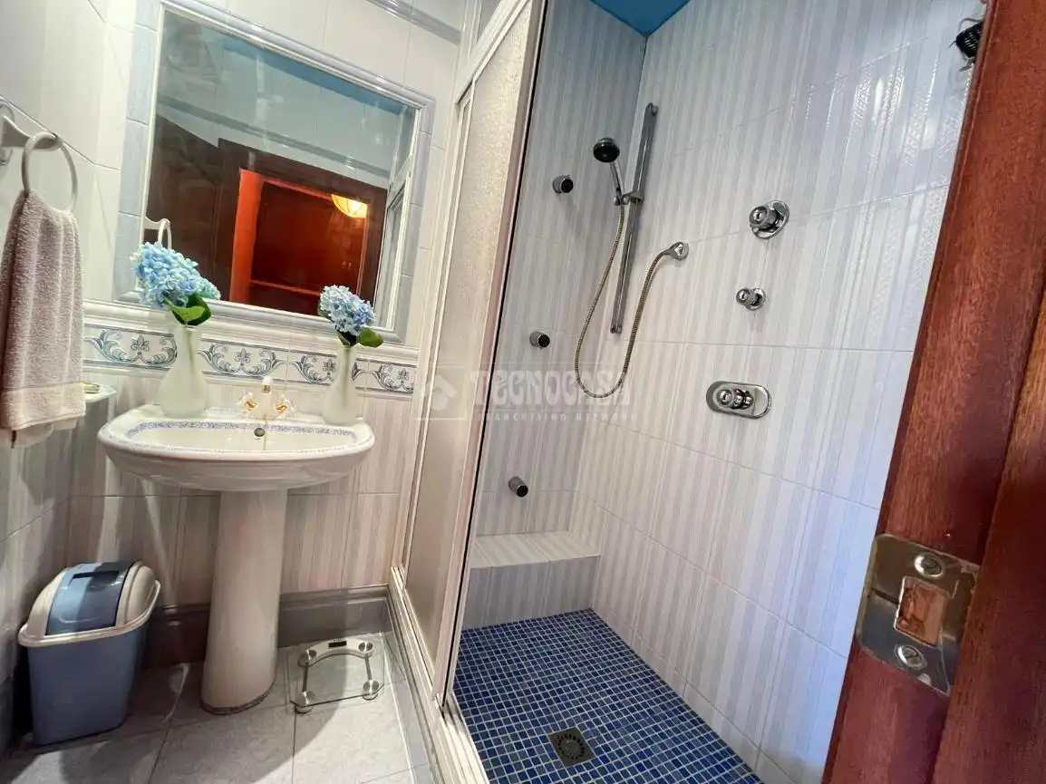 Baño de Casa adosada en venta en Linares con Aire acondicionado y Calefacción