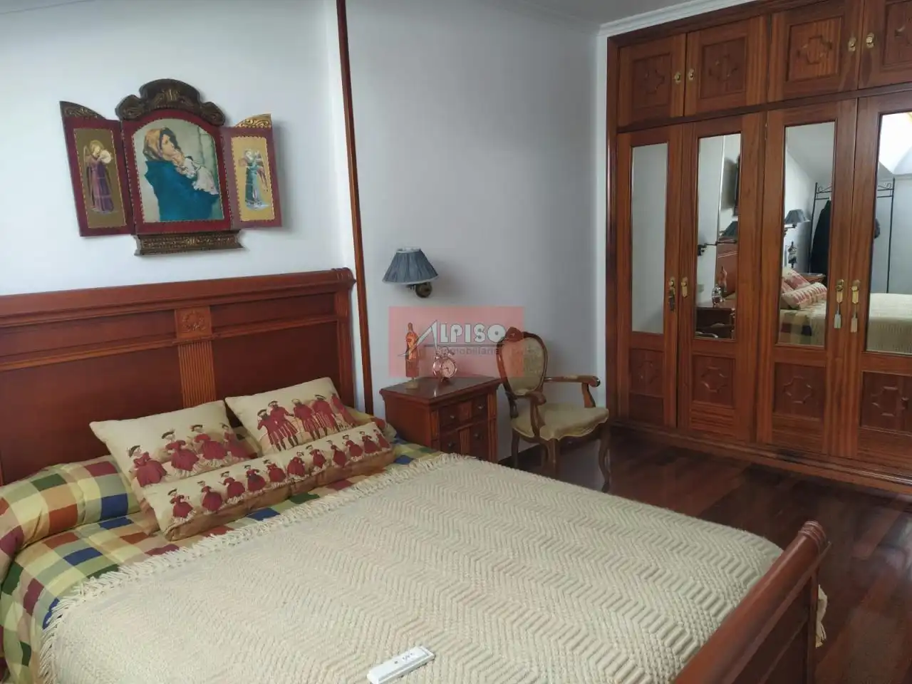Dormitori de Dúplex en venda en Ourense Capital  amb Calefacció, Parquet i Moblat