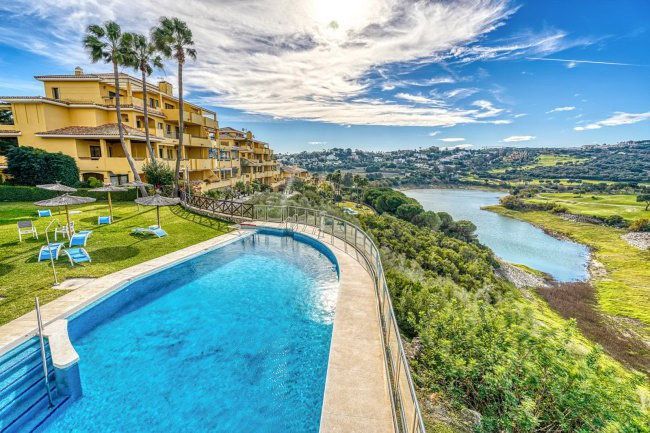 Vista exterior de Apartamento en venta en Sotogrande con Aire acondicionado, Calefacción y Terraza