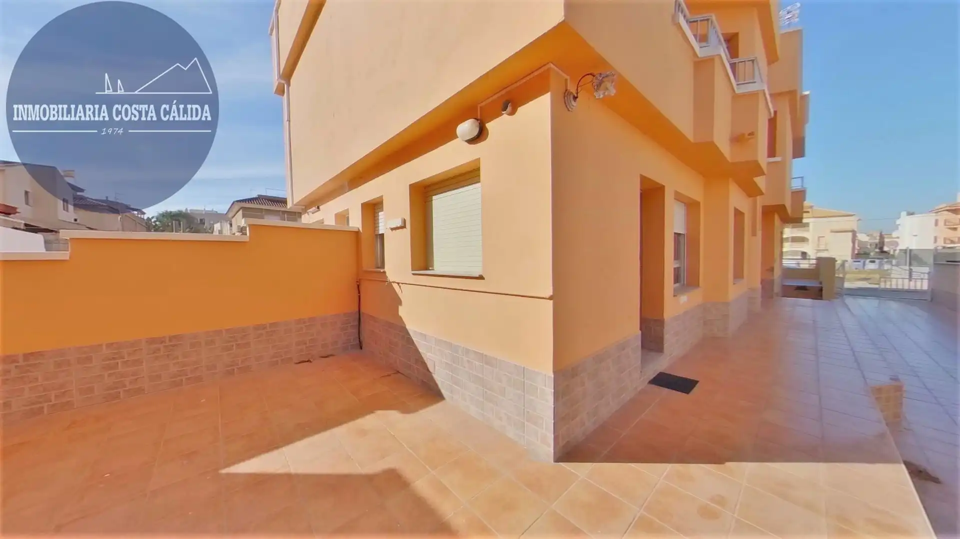 Vista exterior de Dúplex en venta en Águilas con Jardín privado, Terraza y Trastero