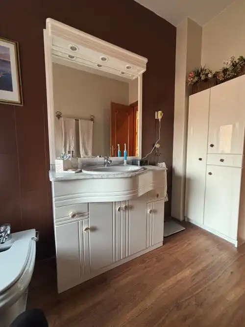 Badezimmer von Wohnung zum Verkauf in Madrid mit Klimaanlage, Heizung und Balkon