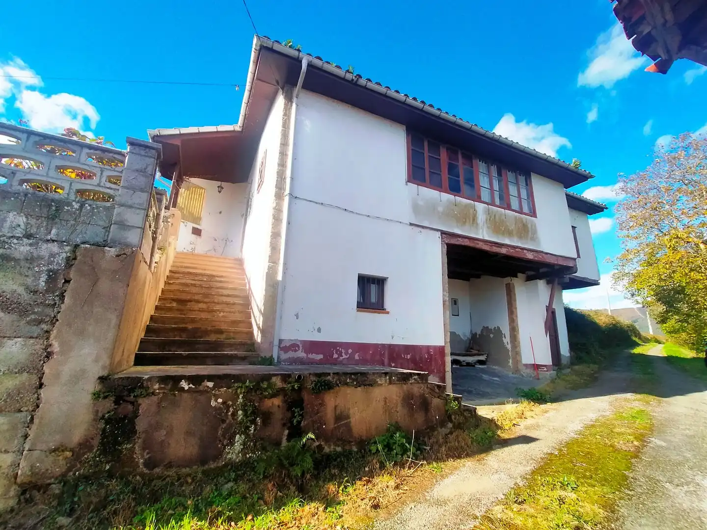 Vista exterior de Finca rústica en venda en Salas amb Calefacció, Jardí privat i Traster