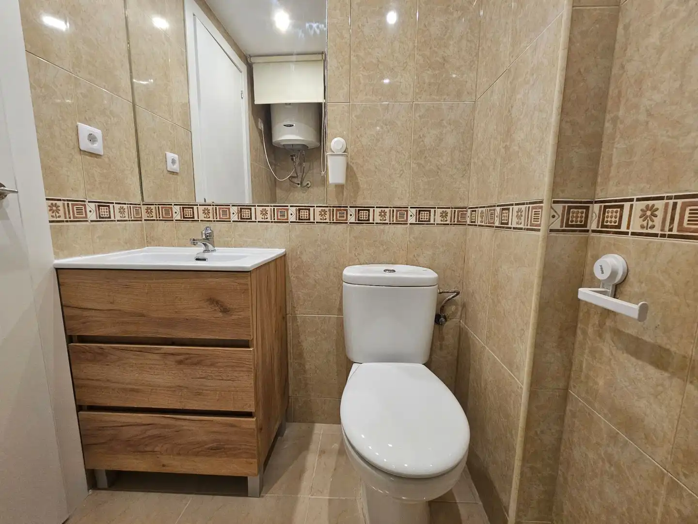 Bathroom of Apartments for rent in Madrid  with Air Conditioner, Heating and Terrace