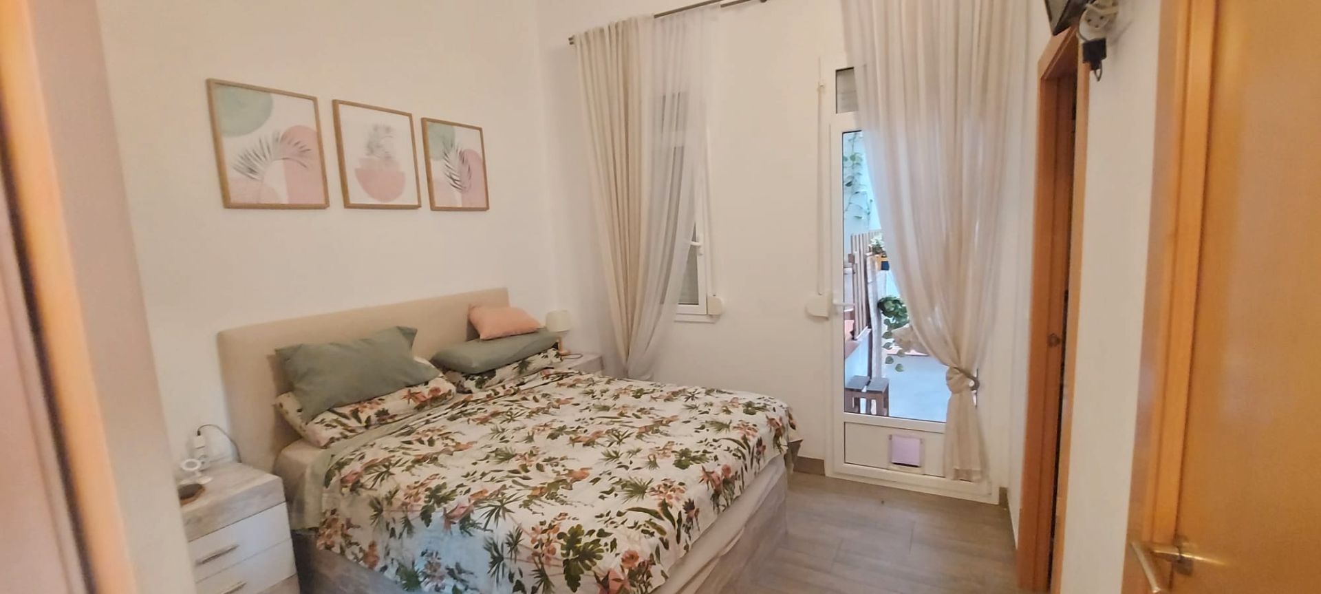 Dormitori de Planta baixa en venda en  Barcelona Capital amb Moblat, Forn i Rentadora