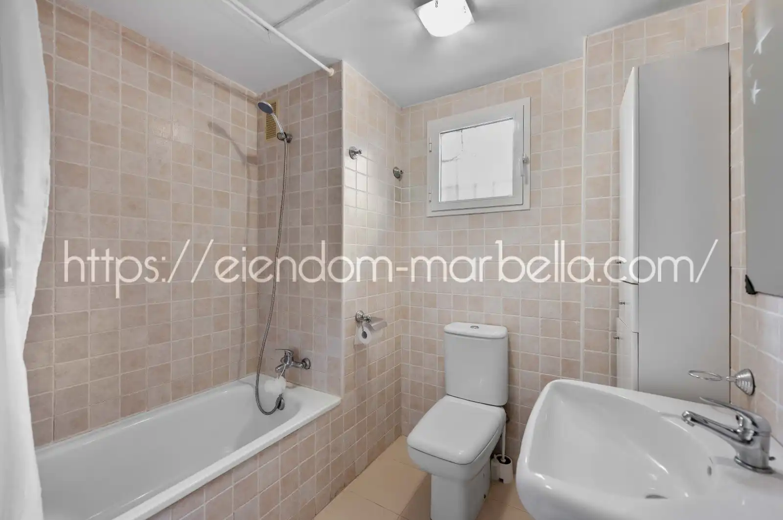Badezimmer von Wohnungen zum Verkauf in Marbella mit Klimaanlage, Terrasse und Möbliert