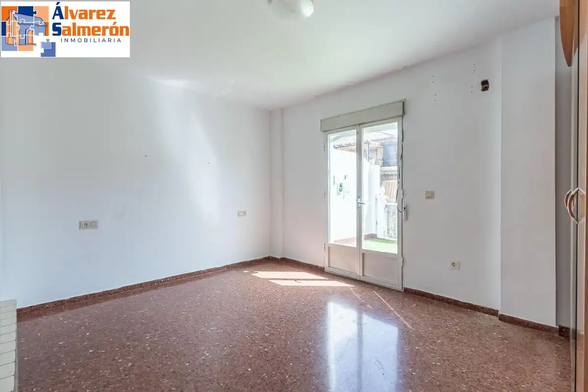 Vista exterior de Casa adosada en venta en Huétor Vega con Terraza