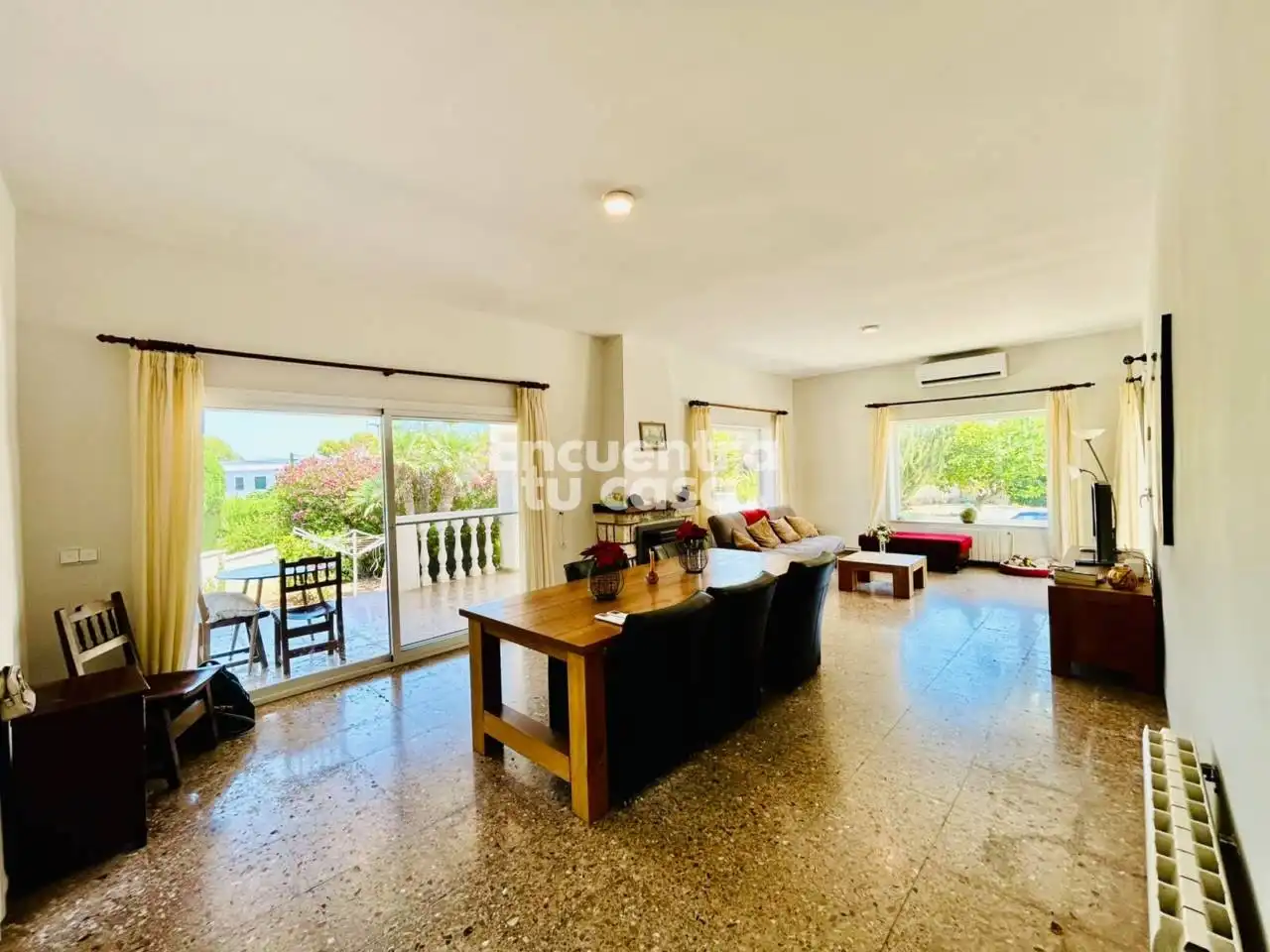 Sala d'estar de Casa o xalet en venda en L'Alfàs del Pi amb Aire condicionat, Calefacció i Jardí privat