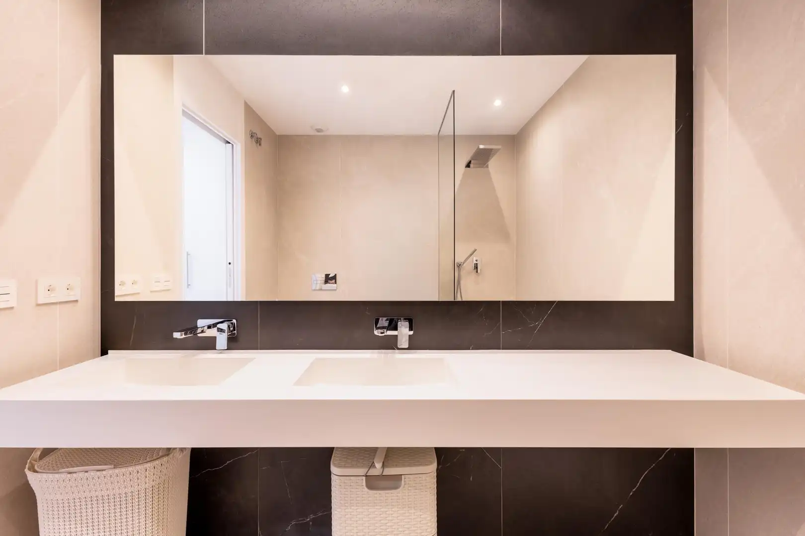 Baño de Apartamento en venta en Benahavís con Aire acondicionado, Calefacción y Jardín privado