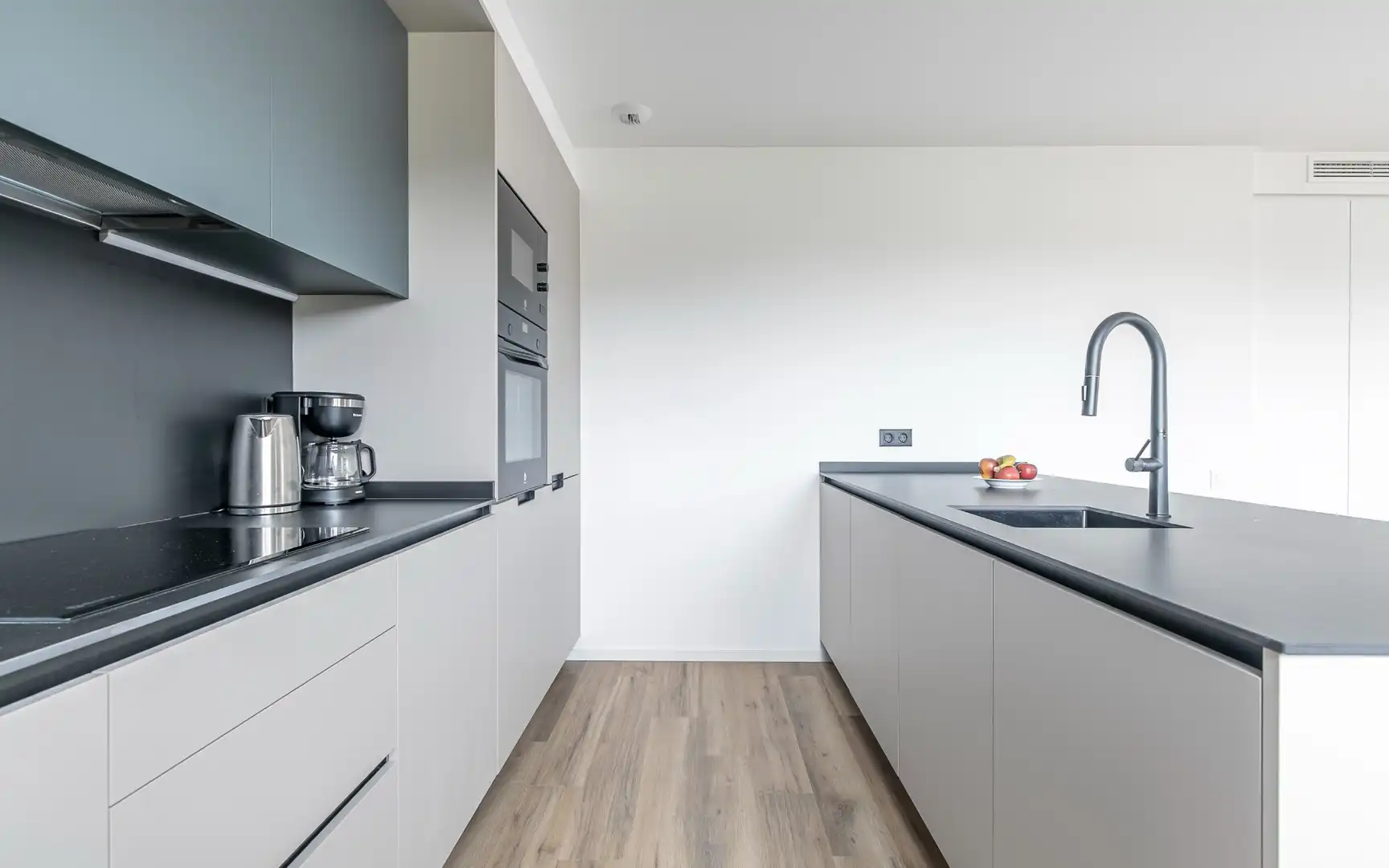 Cocina de Piso de alquiler en Sant Boi de Llobregat con Aire acondicionado, Calefacción y Jardín privado