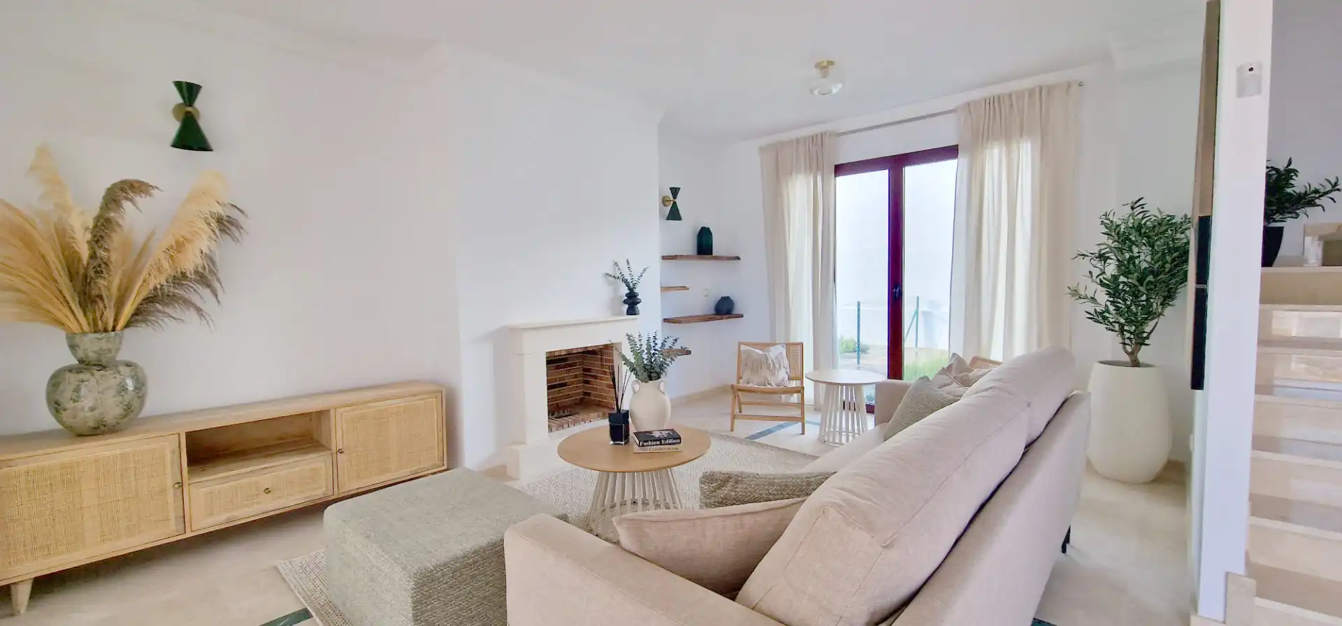 Sala de estar de Casa adosada en venta en Casares con Jardín privado, Terraza y Trastero