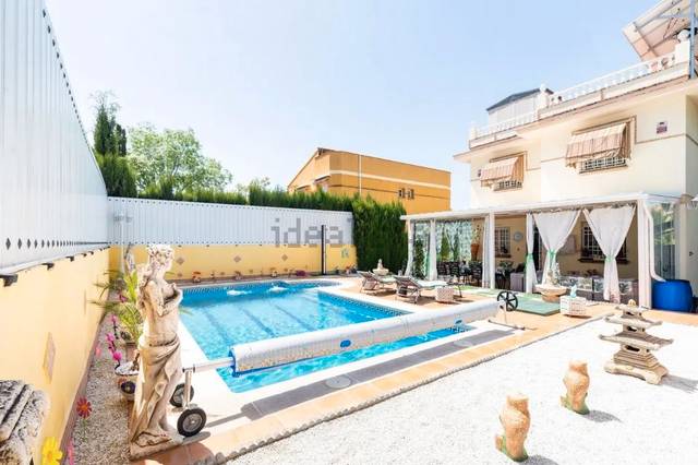 Casa-chalet en Venta en Calle el Peral en Albolote