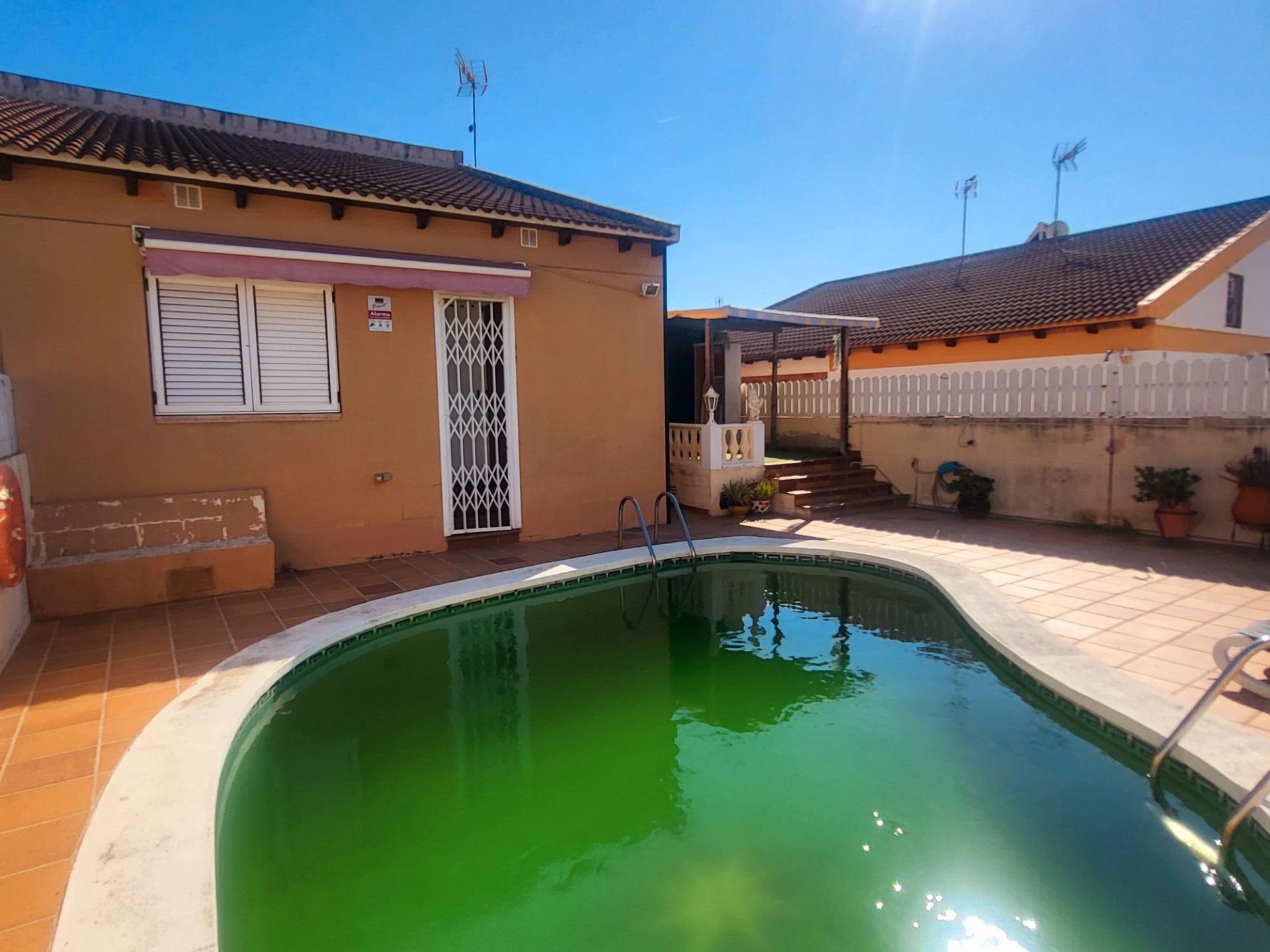 Piscina de Casa adosada en venda en Creixell amb Aire condicionat, Jardí privat i Terrassa