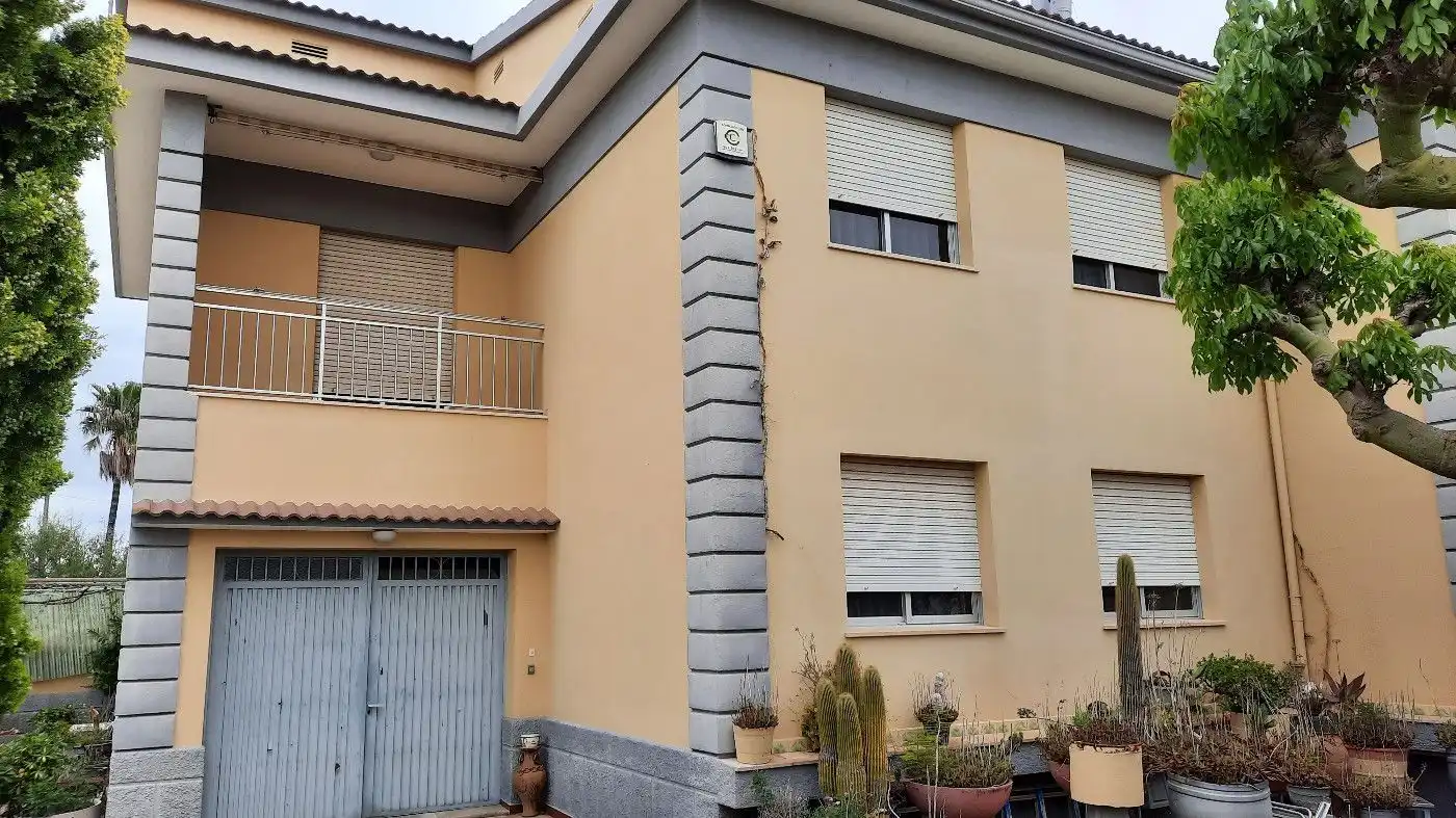 Vista exterior de Casa o xalet en venda en Vinaròs amb Calefacció, Jardí privat i Terrassa
