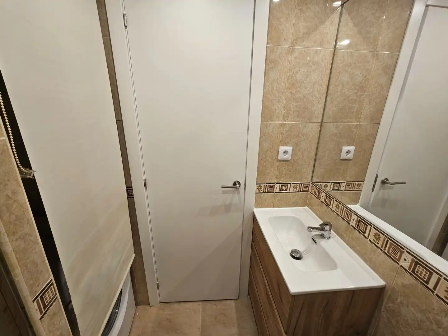 Bathroom of Apartments for rent in Madrid  with Air Conditioner, Heating and Terrace