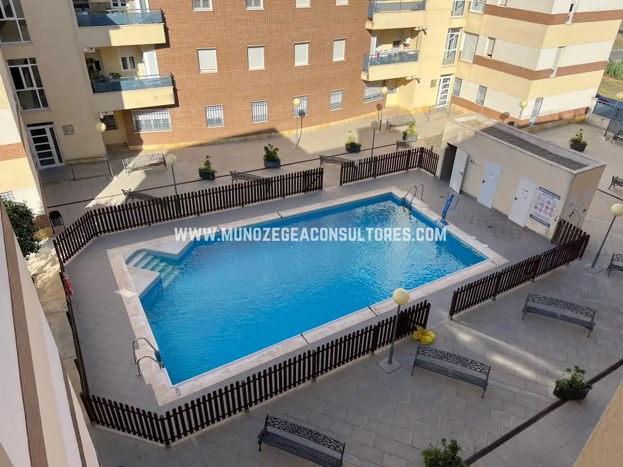 Piscina de Pis en venda en Lucena amb Aire condicionat