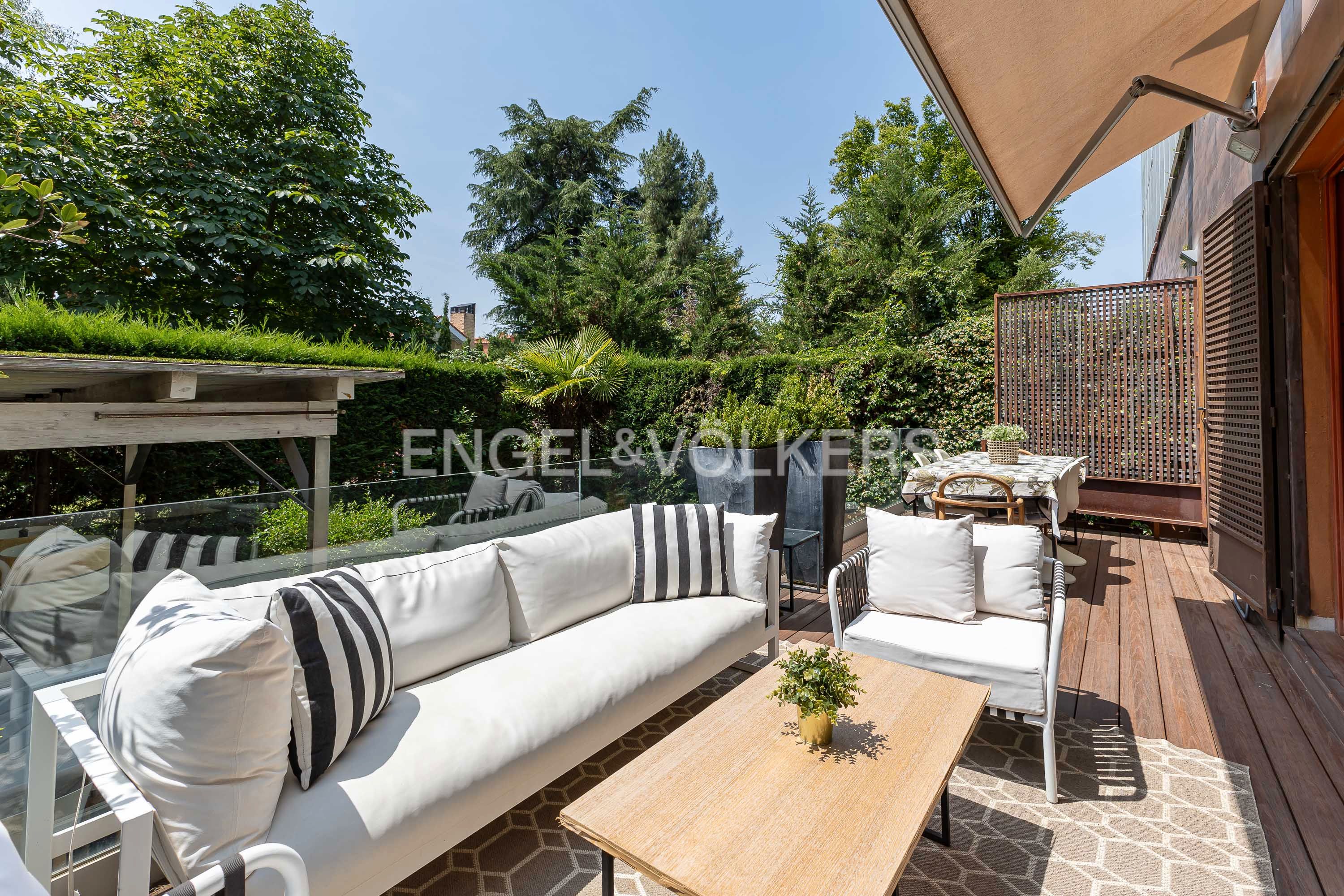 Terrassa de Apartament en venda en  Madrid Capital amb Aire condicionat, Calefacció i Jardí privat