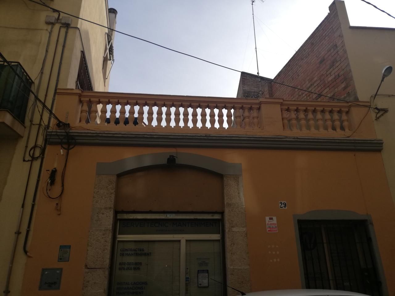 Vista exterior de Casa o xalet en venda en Figueres amb Terrassa