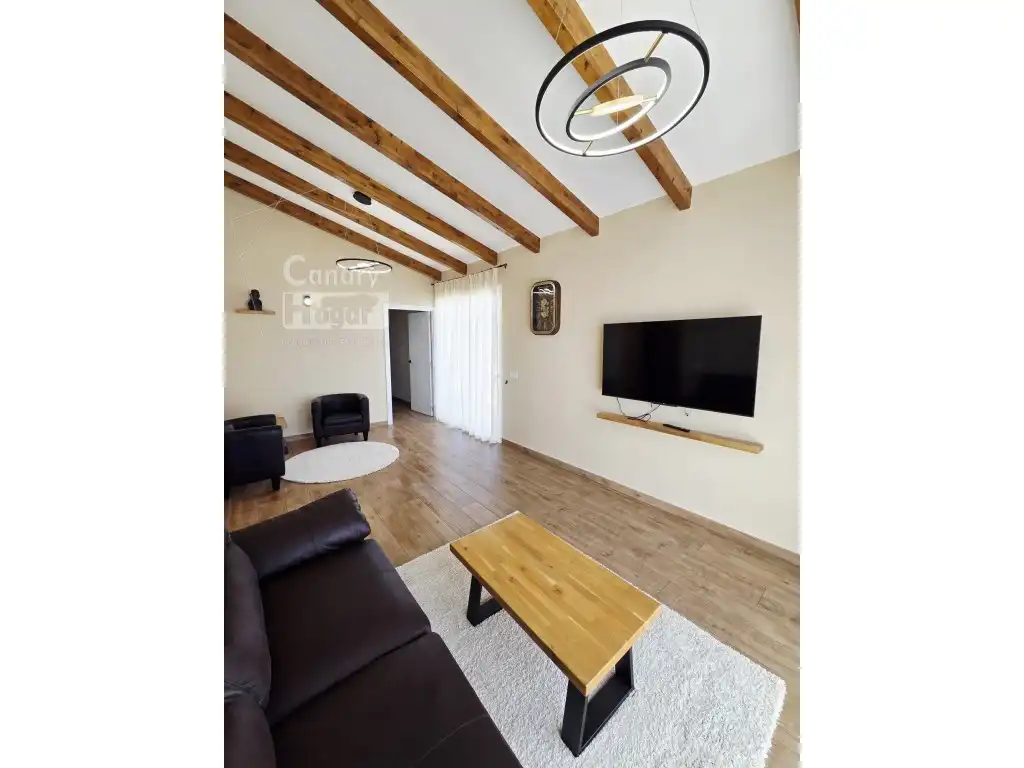 Sala d'estar de Casa o xalet en venda en Arico amb Aire condicionat, Terrassa i Piscina