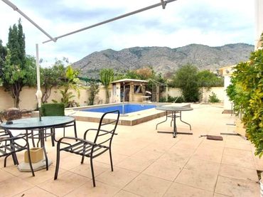 Chalet con piscina en venta en Orxeta