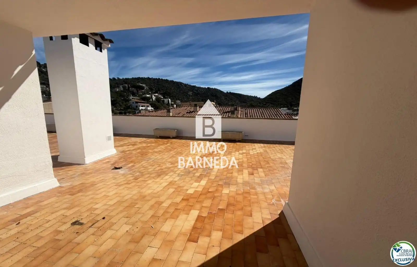 Vista exterior de Pis en venda en Roses amb Calefacció, Terrassa i Balcó