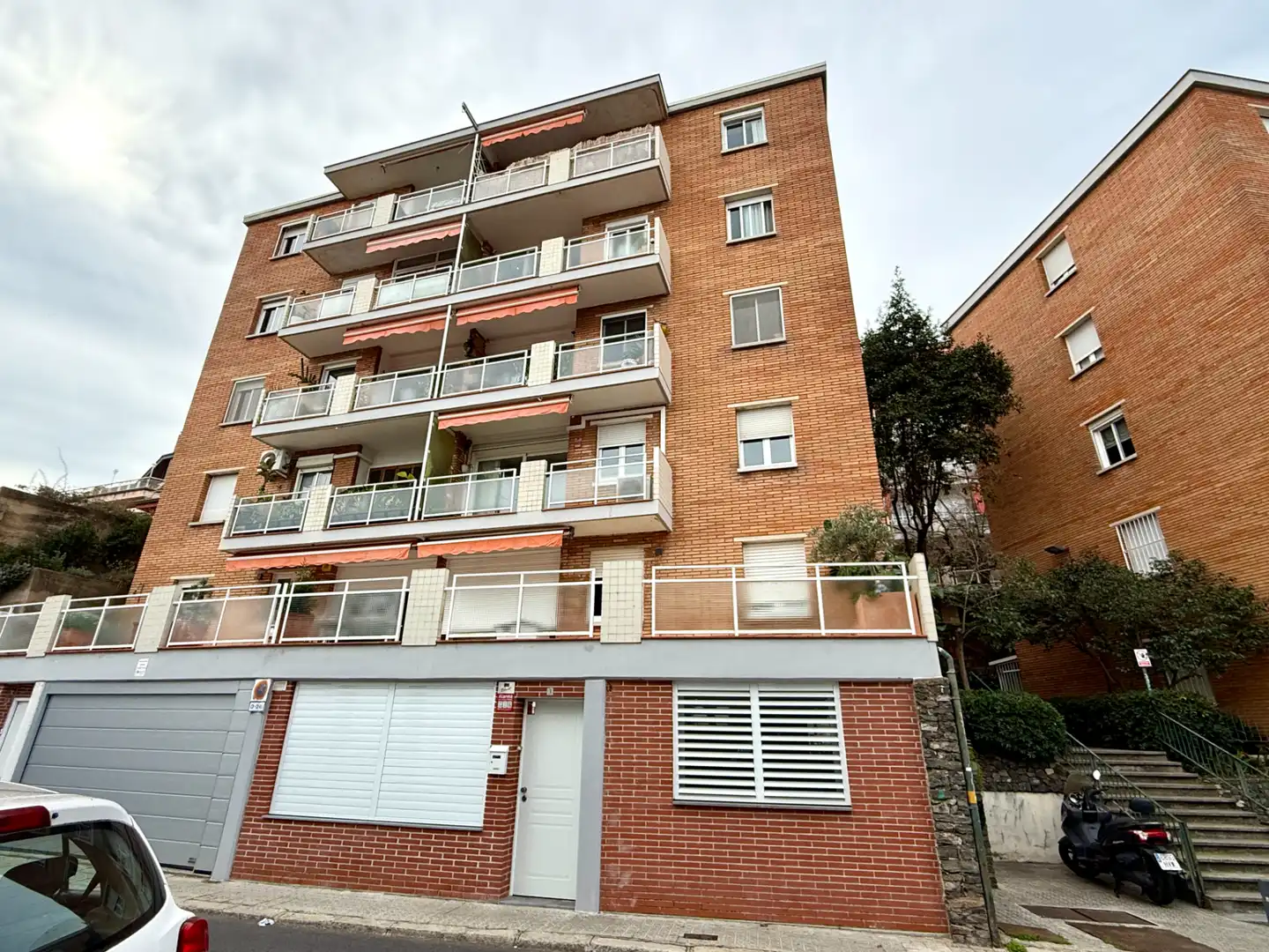 Vista exterior de Local en venda en Barcelona amb Aire condicionat, Calefacció i Moblat