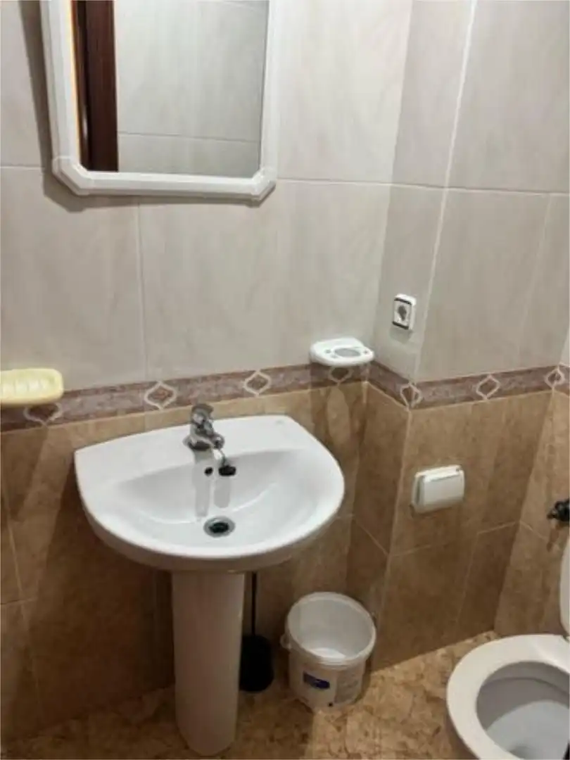 Baño de Piso de alquiler en Ourense Capital  con Calefacción, Amueblado y Horno
