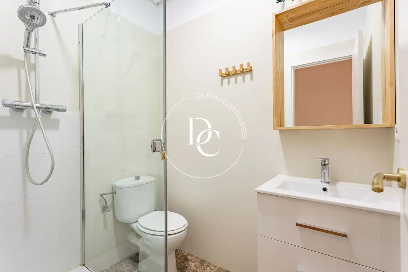 Bathroom of Flat for sale in Barcelona  with Air Conditioner, Heating and Furnished