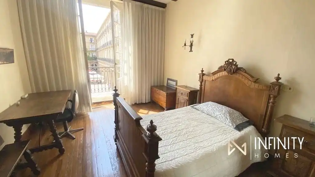 Dormitori de Pis de lloguer en Bilbao  amb Balcó