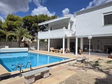 Villa con balcone in vendita a Pedanías Oeste