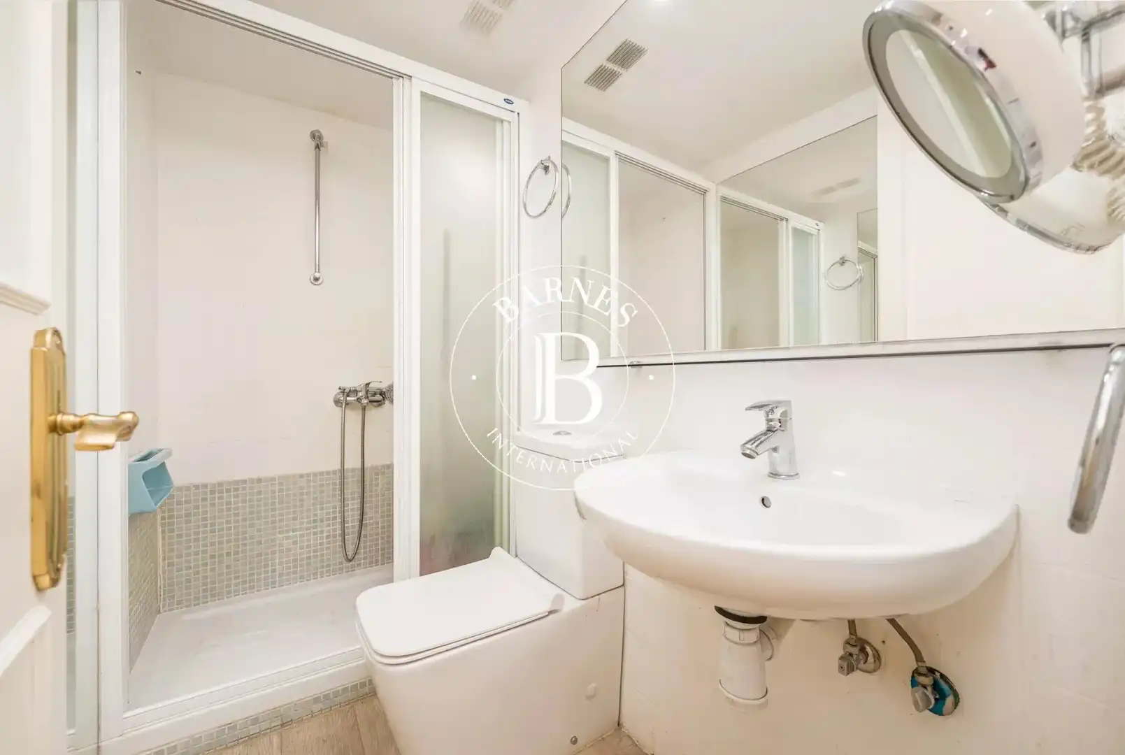 Bathroom of Flat for rent in Madrid  with Air Conditioner, Heating and Private garden