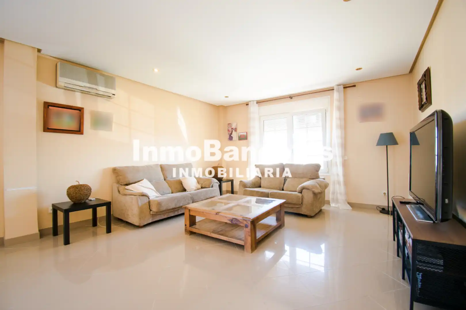 Sala de estar de Casa o chalet en venta en Chiva con Aire acondicionado, Calefacción y Jardín privado