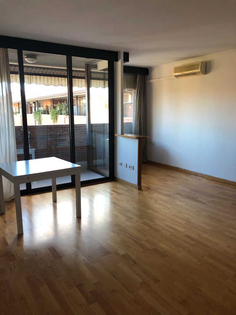 Bedroom of Duplex to rent in Sant Cugat del Vallès  with Air Conditioner, Heating and Parquet flooring